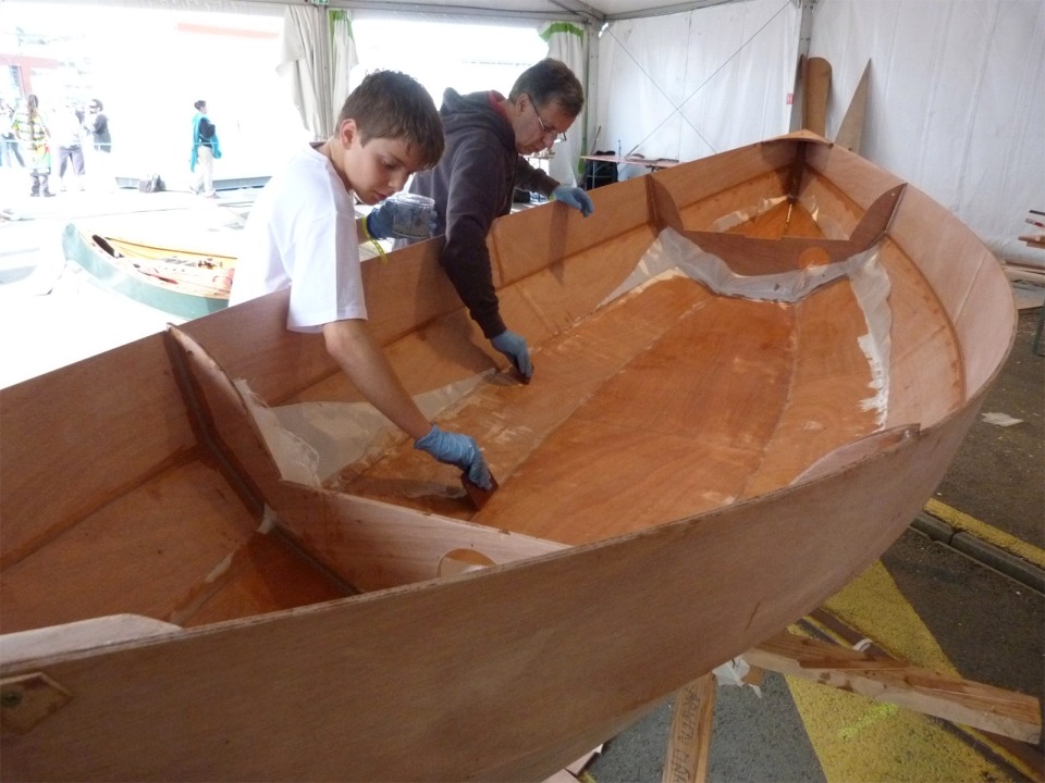 Vous pouvez aussi dès maintenant vous inscrire pour construire votre propre Skerry (ou Kaholo SUP, ou Wood Duck Double) pendant "Je construis mon bateau" sur le port de Vannes pendant la prochaine Semaine du Golfe (semaine de l'Ascension, début mai 2013). 
