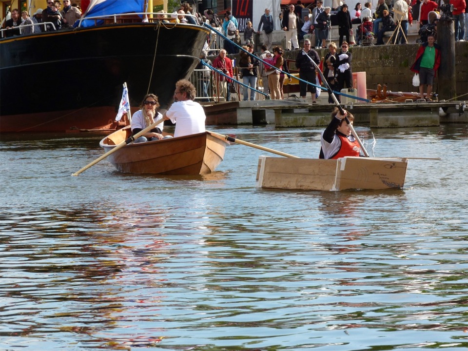 Une course de bateaux en carton est organisée le 26 mai à Douarnenez, pour ceux qui ne seront pas à la manif pour tous. 